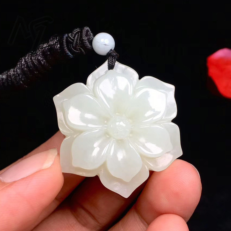 天然中国白翡翠五角形フラワーペンダント手彫りレディースネック - Necklaces のレビューと価格